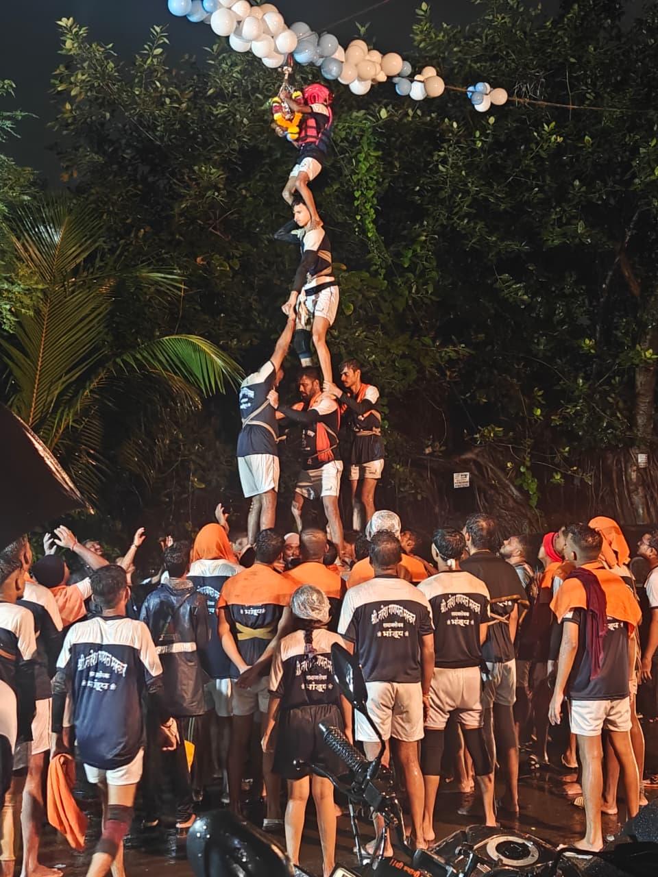 Children playing in the temple courtyard.